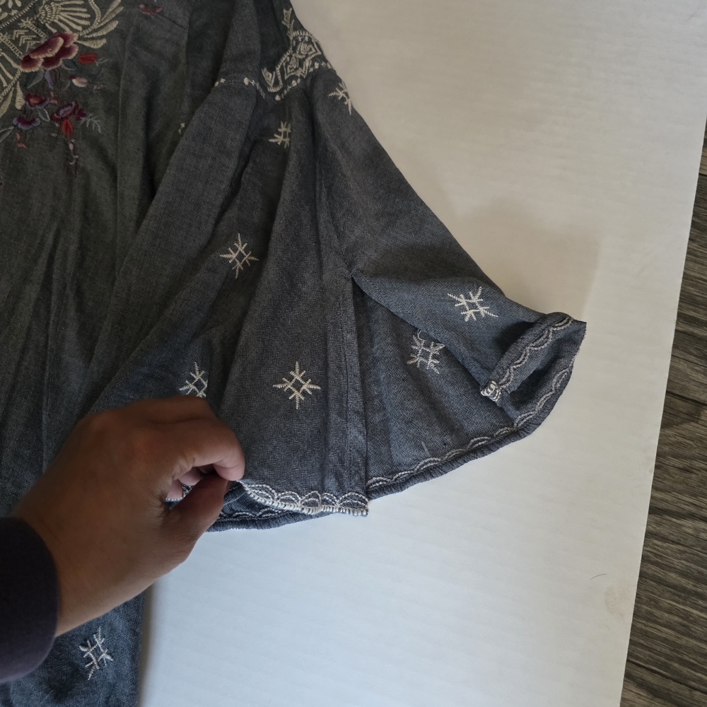 JHONNY WAS SIZE L Embroidered Blue Tunic with Pink Floral Design GREAD CONDITION - Picture 6 of 11